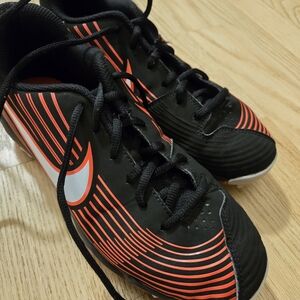 Nike Kids Black and Red Cleats, Softball, Soccer